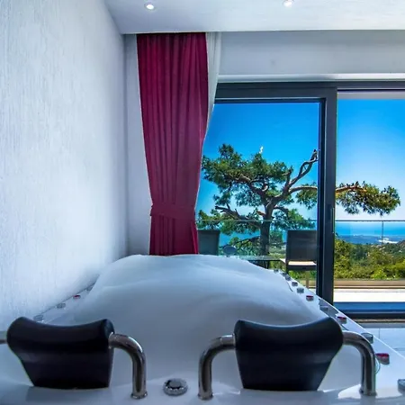 Deniz Ve Doga Manzarali Luks Islamlar Kalkan Villa *